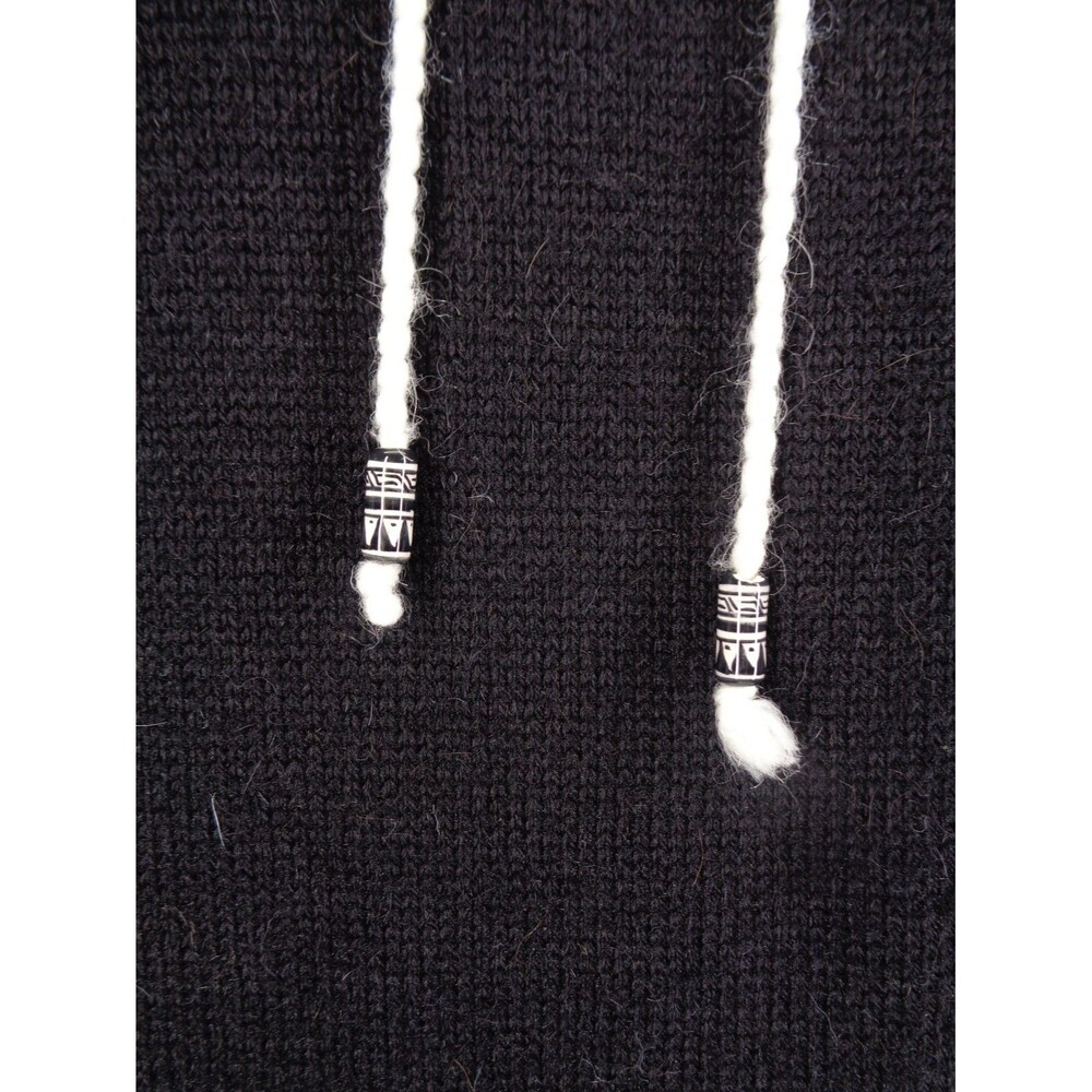 Elegant Black and White Patterned Hooded Sweater - Picture 12 of 16